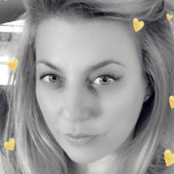 Meet your Posher, Andrea - Picture 1 of 1